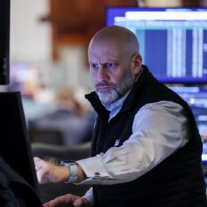 유가 100달러 충격에 주가·채권 동반 하락…나스닥 1%↓