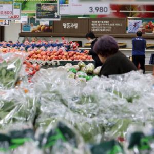 [포토]물가·중동 이중 압박                                                                                                                                                                              