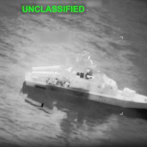 이란 “가장 강력한 작전 개시”…호르무즈서 화물선 피습