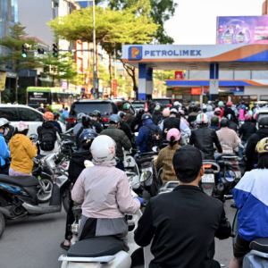 연료 배급·휴교·재택근무…마른수건 쥐어짜는 아시아