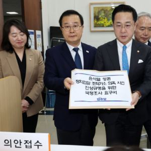 '李 공소취소 거래설'에 정치권 술렁