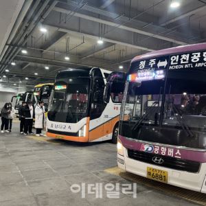 외국인 몰린 버스 터미널…"관광 안내소가 없다" [only 이데일리]