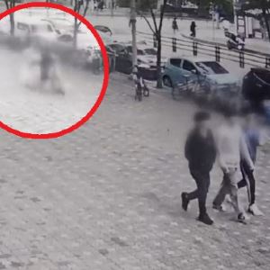 몸 던져 딸 지킨 엄마 중태...무면허 킥보드 중학생, 결국