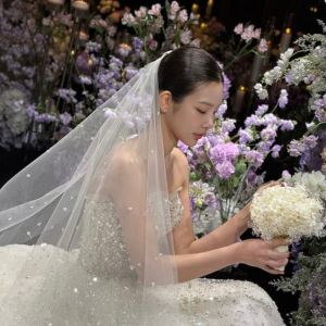 제니, 6년 열애 끝 사업가와 결혼