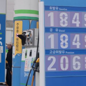 "석유·먹거리값 통제는 시간벌기용...2~3개월 뒤 더 큰 충격 올 수도"
