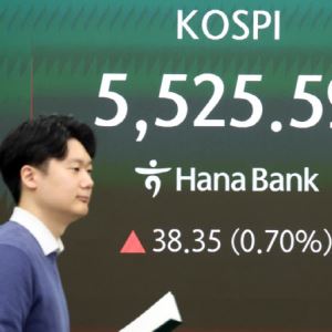 코스피, 기관 순매수세 속 1%대 강세...코스닥은 약세