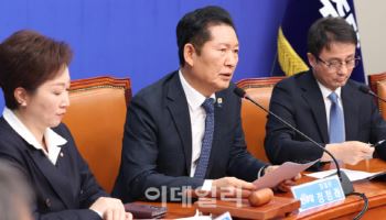 '벚꽃 추경' 앞두고 여론 군불 떼는 與
