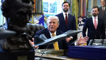 트럼프 “이란 새 지도자, 생존 여부 확실치 않아”