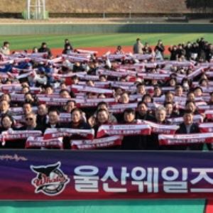 프로야구 퓨처스리그 개막... '막내' 울산 웨일즈, 롯데 상대 신고식