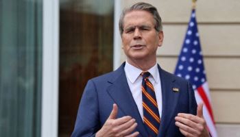 美재무장관 “中에 팔던 이란 원유, 韓 등 동맹으로 전환…제재 유예 정당”