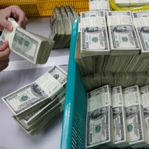 외화예금 두달연속 감소세…해외투자 등에 기업 달러 예금 ↓