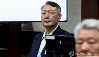 尹 ‘허위사실 공표’ 첫 공판서 혐의 부인…"기억 기초한 답변"