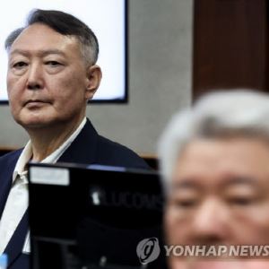 尹 ‘허위사실 공표’ 첫 공판서 혐의 부인…"기억 기초한 답변"