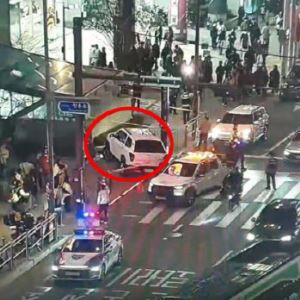 홍대입구역 인근서 차량 인도로 돌진…행인 4명 부상