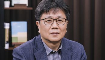 '폭싹' 애순이가 읽던 그 책…"올해 60돌, 굴곡 버텨온 힘은 사람"