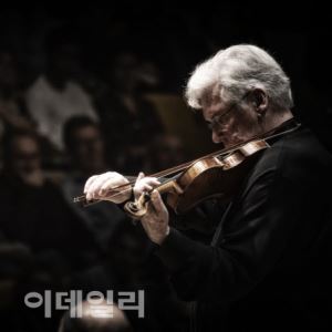 '바이올린 거장' 주커만, '젊은피' KG필과 한 무대