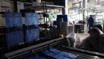 "쓰레기봉투가 사라졌다"…사재기 공포 현실화