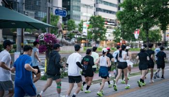"봄바람에 러닝 붐" 1000만 러너, 이젠 '이것'에 지갑 연다