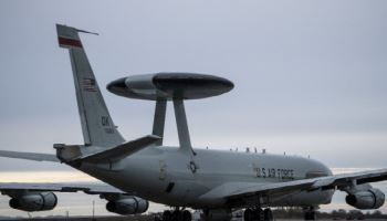 이란 공격에…“하늘의 지휘소” 美E-3 조기경보기 피격 파괴