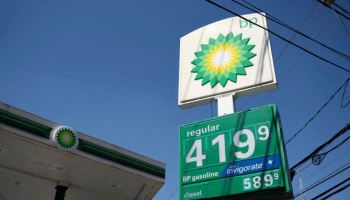 美 휘발윳값, 갤런당 4달러 넘어…2022년 우크라전 이후 처음
