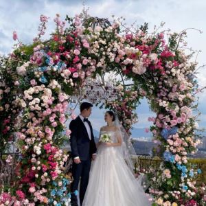 손예진, 현빈과 결혼 4주년 자축 "사랑과 우정 그 사이"