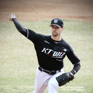 '보쉴리 무실점-안현민 맹타' KT, 한화 꺾고 개막 3연승 질주