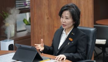 "채무조정 넘어 기본저축·기본보험까지"…금융기본권 꺼낸 김은경