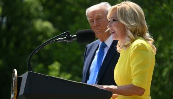 “트럼프, 예수처럼 부활”…백악관 낯뜨거운 부활절 행사(영상)