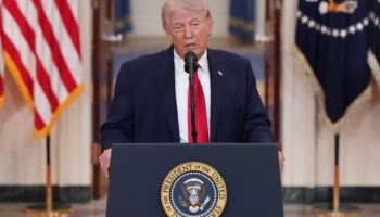 뒤통수 친 트럼프 "2~3주뒤 이란 강력 타격"