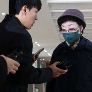 경찰, '김건희 금품수수 의혹' 모친 최은순 피의자 조사