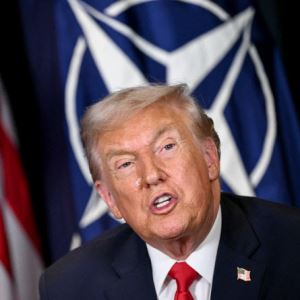 트럼프 "이란, 호르무즈 통행료 당장 중단하라"