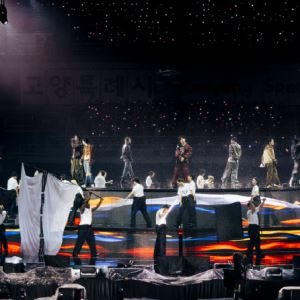 BTS, 4만 '아미' 앞 아리랑 부르며 강강술래…월드투어 문 활짝(종합)