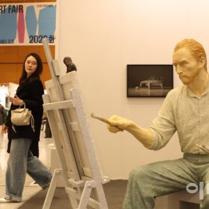 '찜'해둔 작가·작품에 몰렸다…미술시장 부활 기대엔 못 미쳐