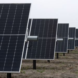 트럼프, 전쟁으로 中 배 불려주나…재생 에너지 전환 속도