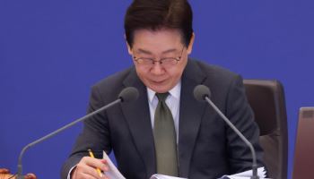 李대통령 “서류 복사하는 직원도 다주택자 다 빼라”