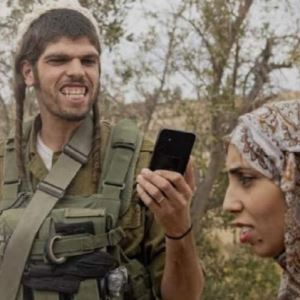 팔레스타인 여성 조롱...히죽거리는 이스라엘군 사진 파장 [영상]