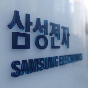 15억에 삼성 기밀유출 직원 첫 재판…"자료 넘겼지만 영업비밀인지는 따져봐야"