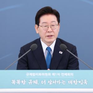 李 “잠재성장률 해법은 규제개혁”…비수도권 ‘메가특구’ 제시