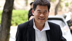 이재명 언급 안해도 연 3억 수익...전한길, 수갑 차고 나와