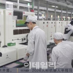 "로봇직원 일 잘하네" 돈 몰리는 中 로봇산업