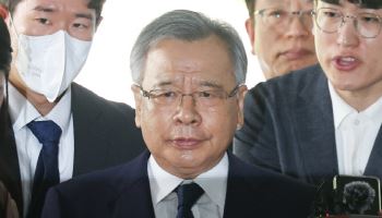 검찰, ‘화천대유 뇌물 의혹’ 윤석열·박영수 불기소…4년 만에 결론