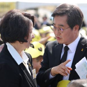 "공직자라 죄스럽다"던 김동연, 12년 지나 일반석에 앉았다