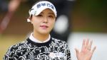 [포토]문정민,미소 손인사로 출발
