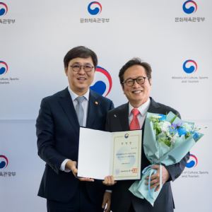 황교익 임명 두고 여야 설전…"떡볶이 먹방 보은"vs"국정 발목잡기"