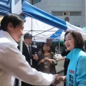 조국, 평택서 김재연 만나 "선의의 경쟁"…金 "전화 좀"