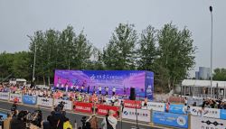 세계신기록보다 더 빨랐다, 中 로봇 하프마라톤 48분에 주파