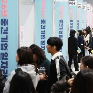 상용근로자 증가폭 5분의 1토막, 일용직은 7년만에 증가