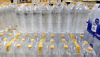 민무늬 생수병, 디자인의 유혹 이겨낼까[최종수의 기후이야기]