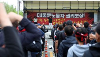 화물연대 집회서 물류차 막다가 참변…충돌 격화되나