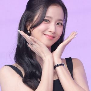블핑 지수 소속사, '성추행 혐의' 친오빠 논란에 "회사와 무관" 입장